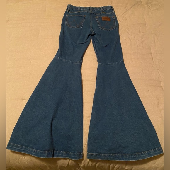 Wrangler Trumpet Flare Retro High Rise Jeans - Picture 4 of 5